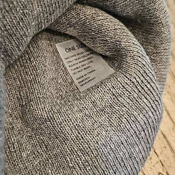 Gray unisex beanie NWOT - Picture 3 of 4